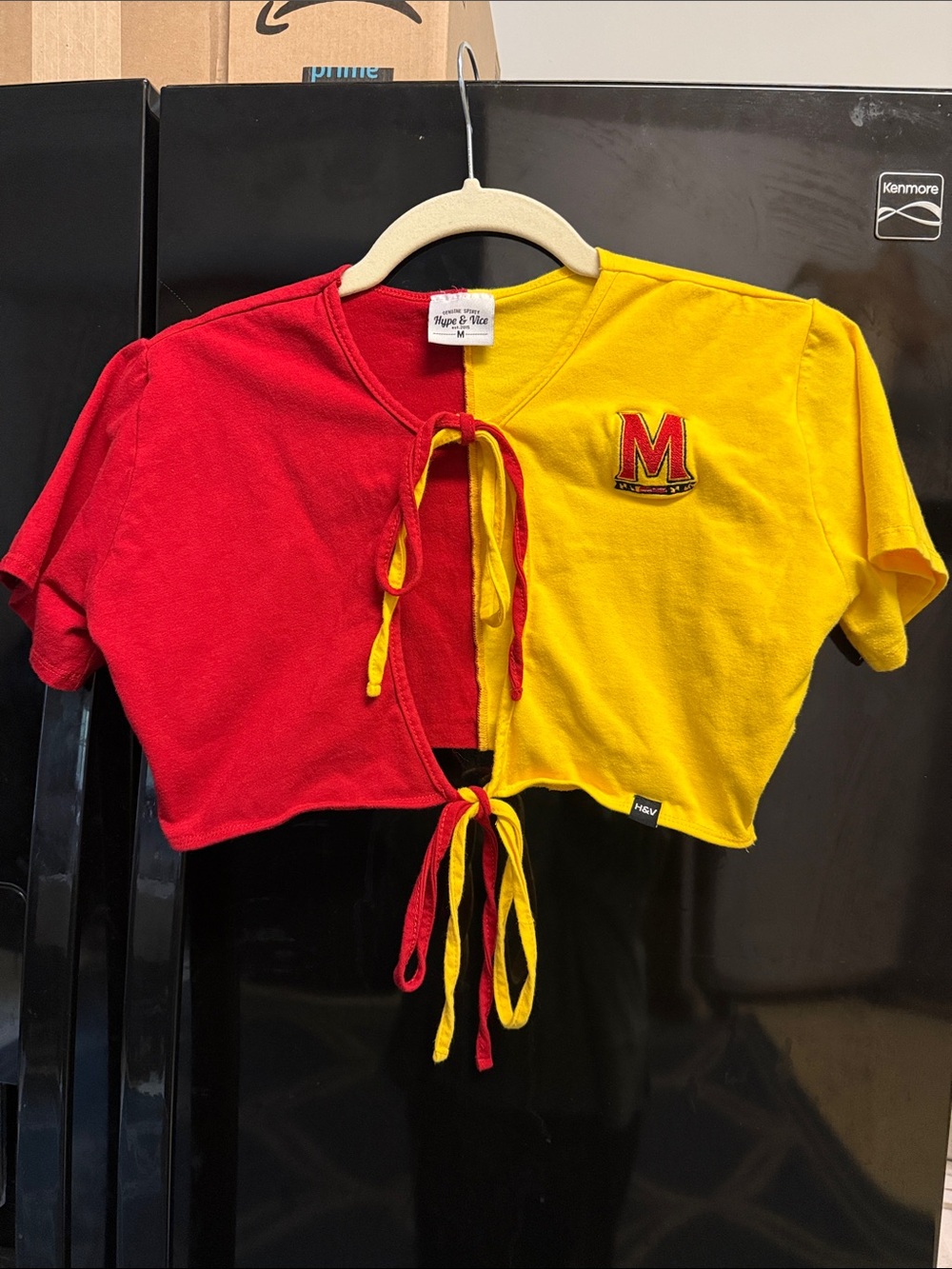 Hype & Vice Women’s UMD Tie-Front Crop Top